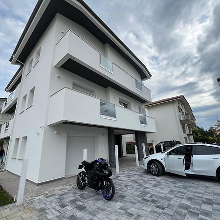 Villa Borghesi Suites Fronte Mare Rimini Exterior foto