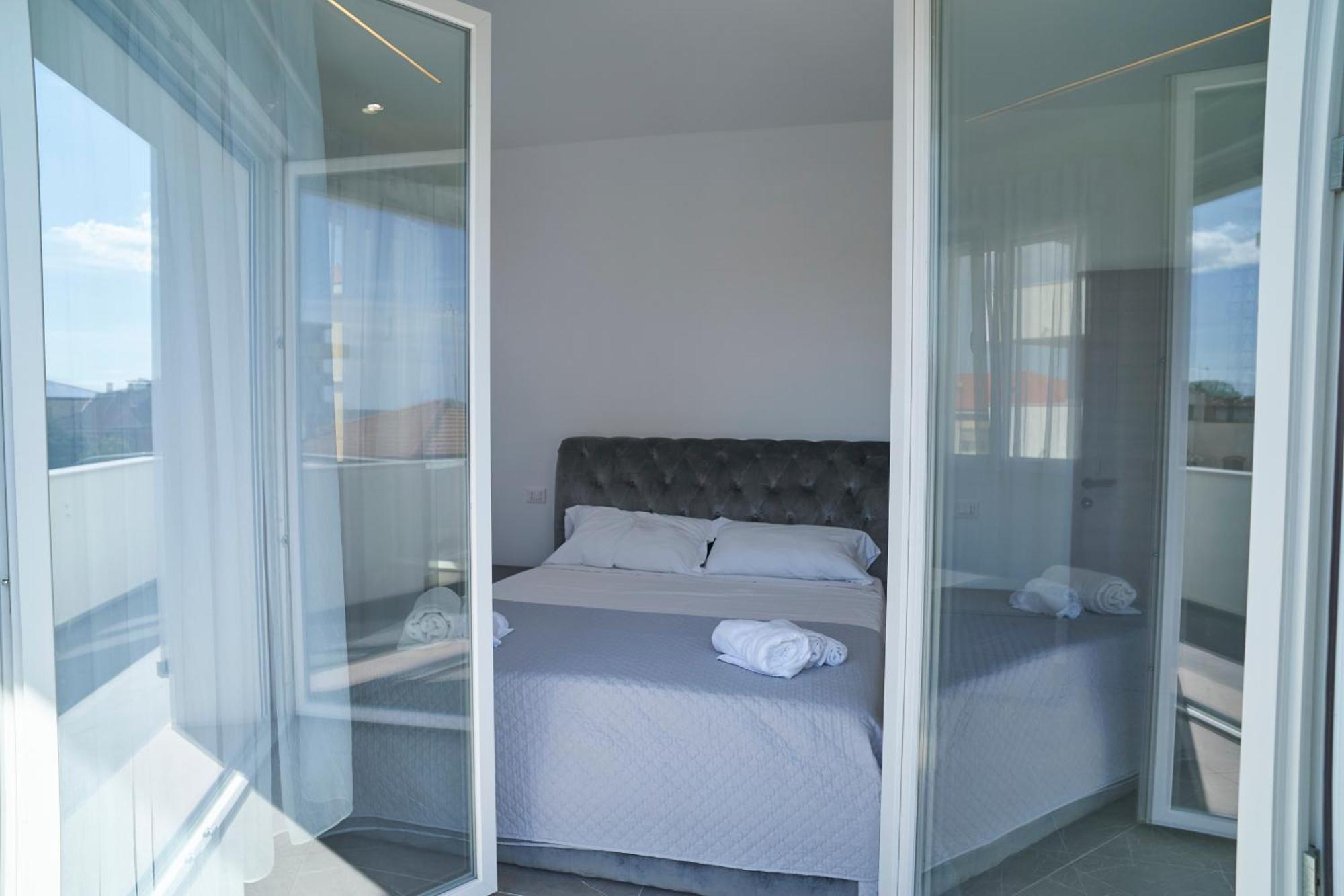 Villa Borghesi Suites Fronte Mare Rimini Exterior foto