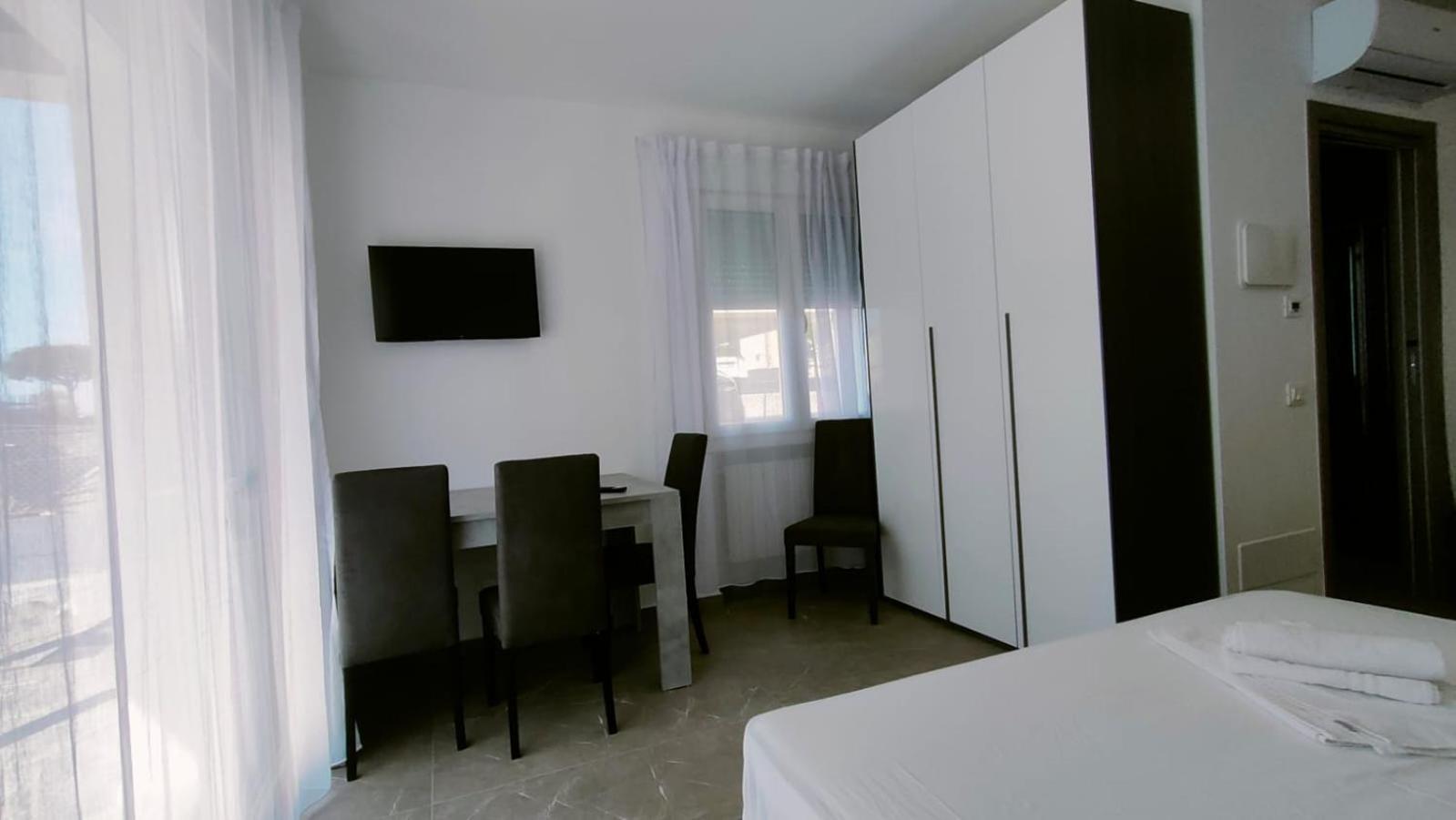 Villa Borghesi Suites Fronte Mare Rimini Exterior foto